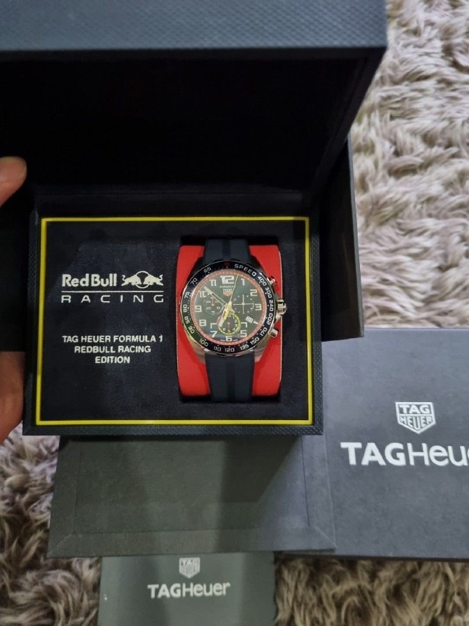 タグホイヤーレッドブル限定(初)