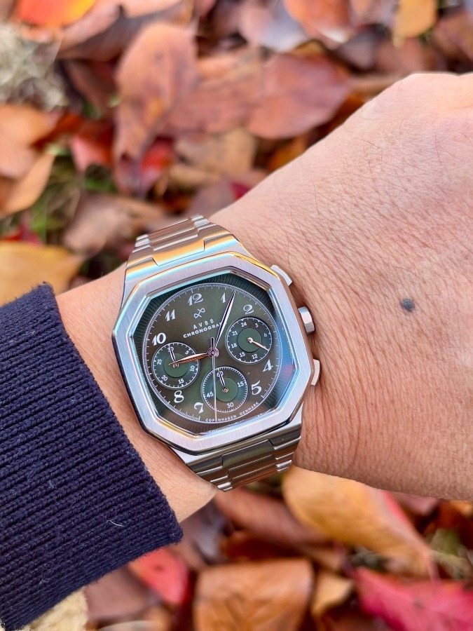 AV86の「1904 Chronograph」オリーブグリーン