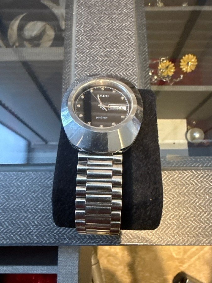 ラドーが世界で初めて腕時計に採用したハードメタル