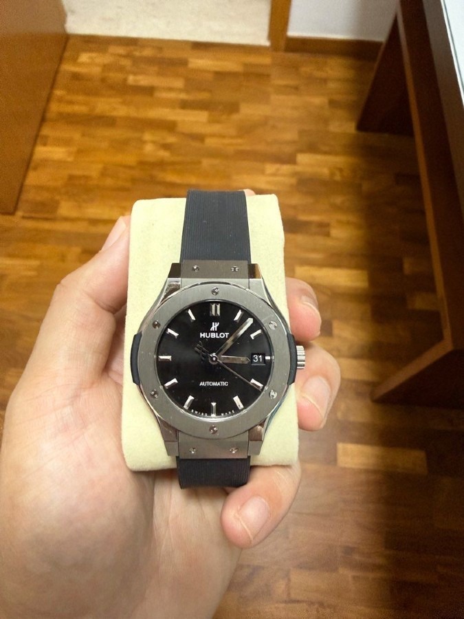 初投稿はウブロ